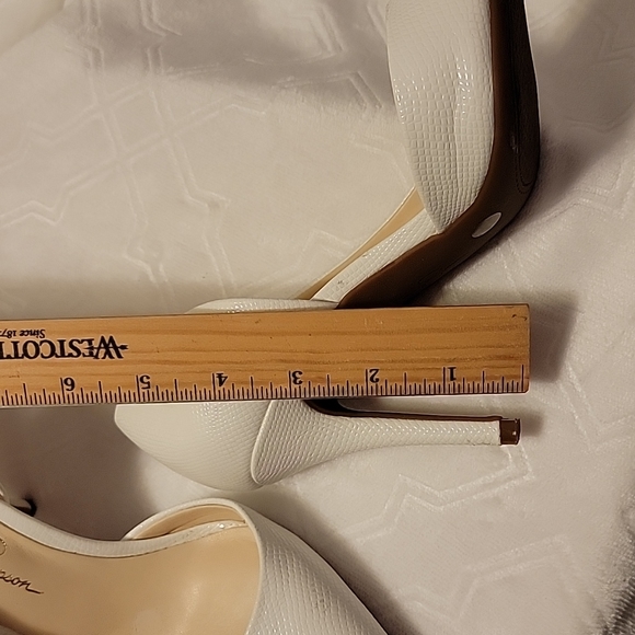 White Heels by Jessica Simpson - Picture 6 of 6